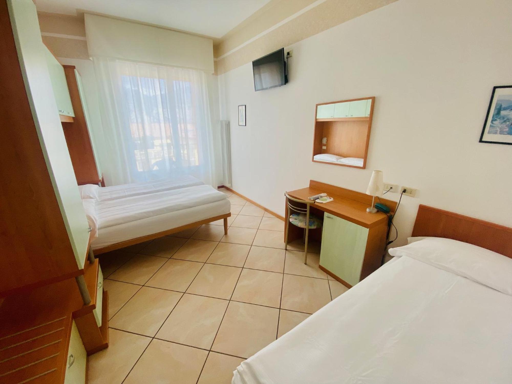 Hotel Ideal 马尔切西内 外观 照片